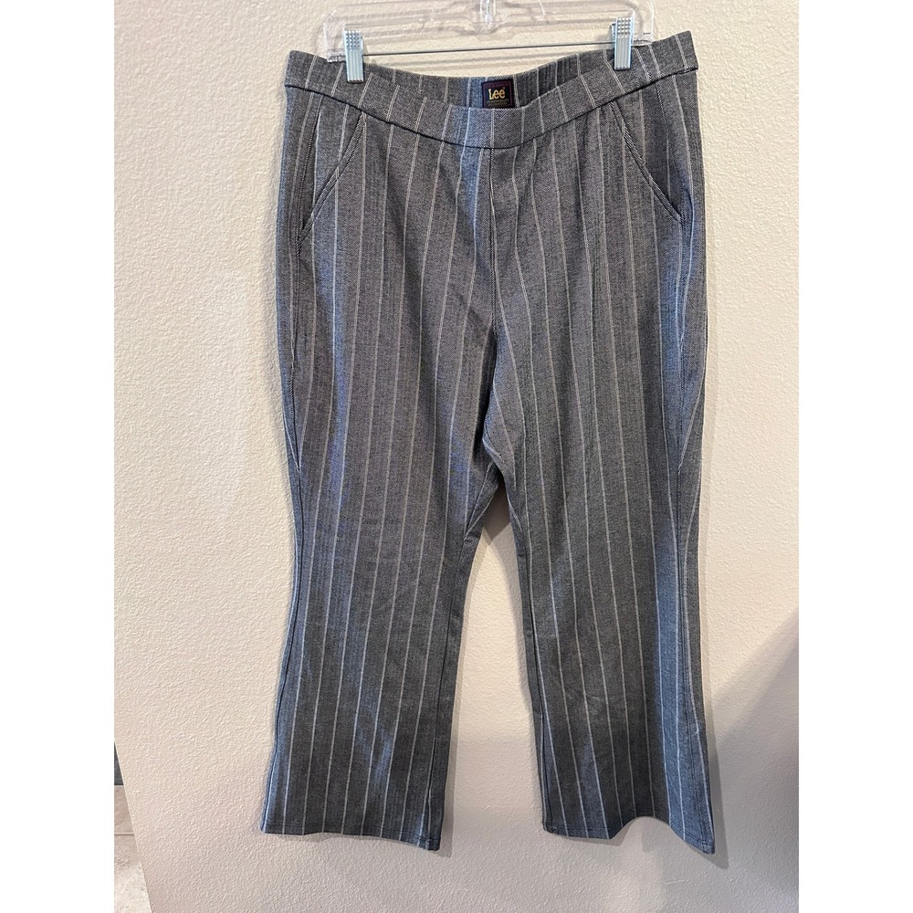 Lee Women's Gray Pinstripe Pull On‎ Comfort Waist Cropped Career Pants